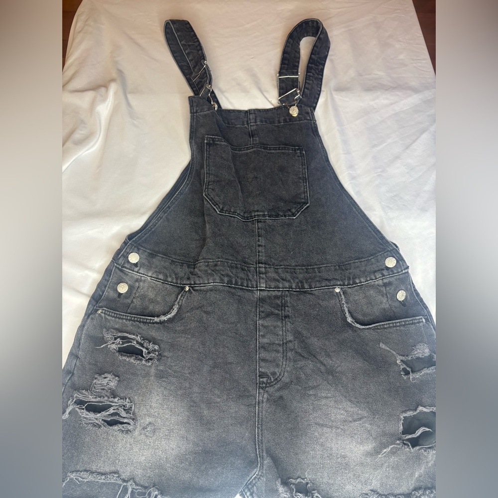 ASOS design medium women’s Distressed Black Denim Overalls shorts y2k cute